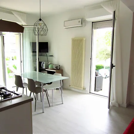 Ttg Rimini - Seafront Apartment - 2 Bedrooms Ρίμινι