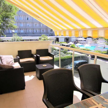 Ttg Rimini - Seafront Apartment - 2 Bedrooms Διαμέρισμα