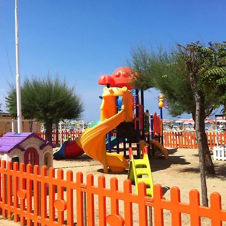 Ttg Rimini - Seafront Apartment - 2 Bedrooms
