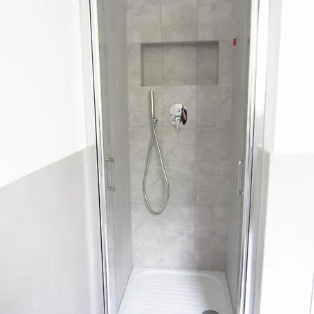 Happy Whale 리미니