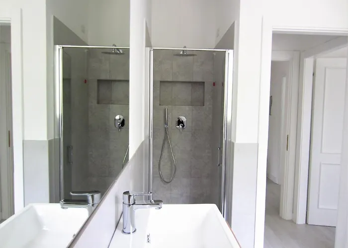 Happy Whale 里米尼